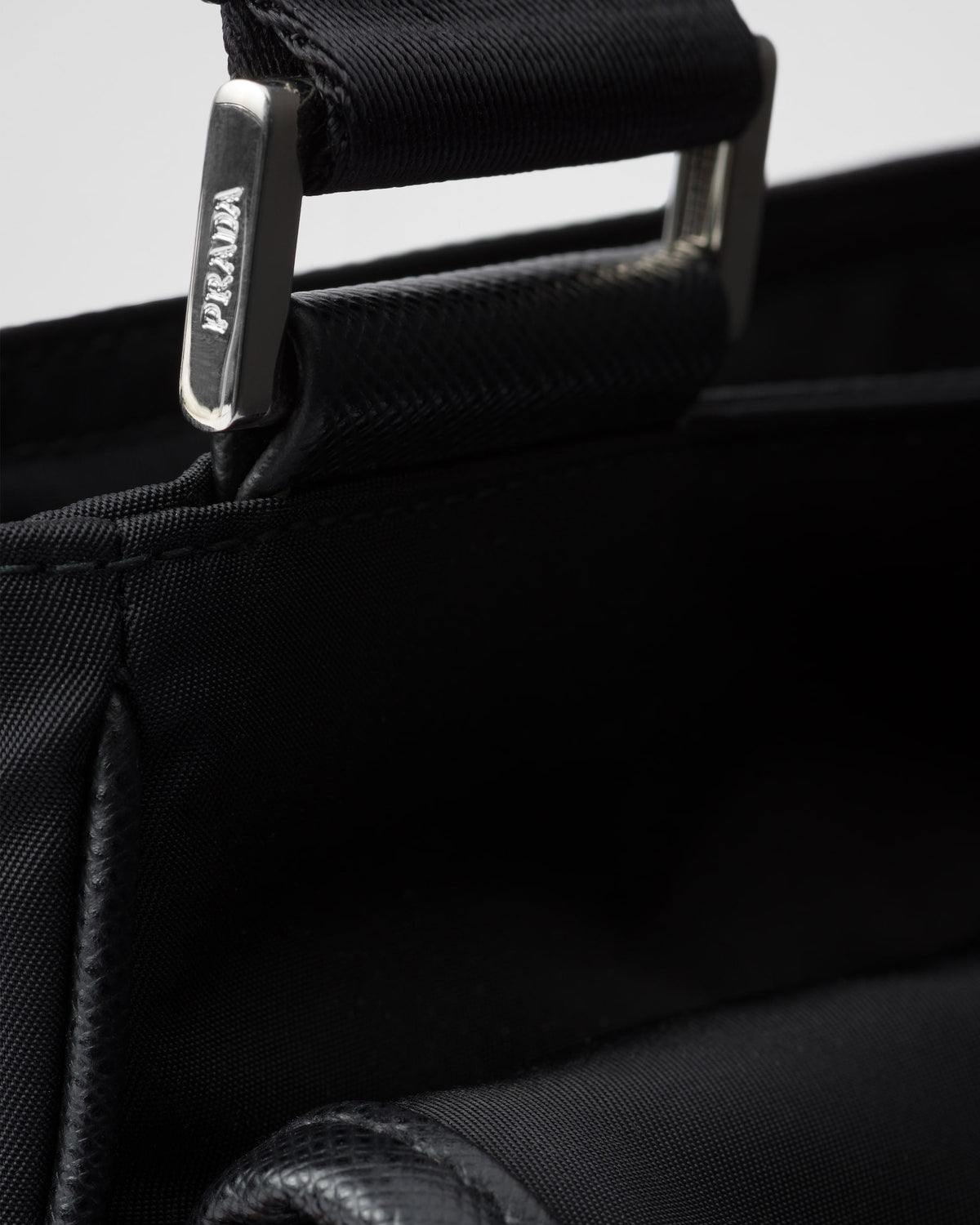 Sac porté épaule en Re-Nylon et cuir Saffiano - #10