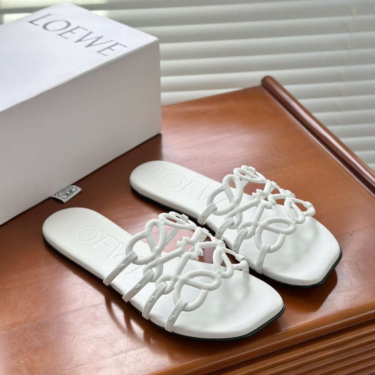 LOEWE - Petal Anagram slide in soft calfskin Blanc